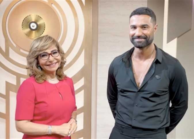 الفنان كريم فهمي يحرج الإعلامية لميس الحديدي على الهواء بطريقة فارس أبو العزم 1 كريم فهمي يحرج الإعلامية لميس
