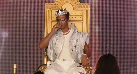 محمد رمضان يستفز الشعب المصري للمرة الثانية بمهرجان كوتشيلا الأمريكي ويظهر بالشيشة 3 محمد رمضان يستفز الشعب المصري3