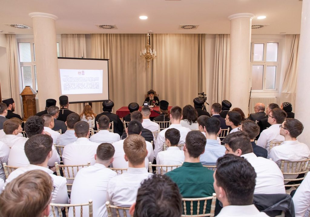بالصور تفاصيل زيارة البابا تواضروس الثاني لمدرسة القديس ساڤا اللاهوتية وكنيسة ميلاد السيدة العذراء في بلجراد 2 زيارة البابا تواضروس الثاني
