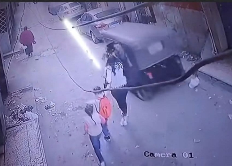 تفاصيل مثيرة حول فيديو خطـف طفل من يد والدته داخل توك توك خلاف بين الأب والأم 1 خطـف طفل من يد والدته