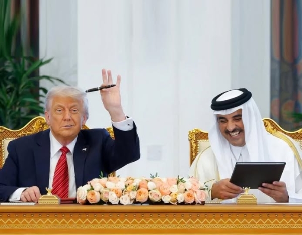 علاء مبارك يعلق على صورة ترامب مع أحمد الشرع و محمد بن سلمان 2 هدية من أمير قطر لـ ترامب