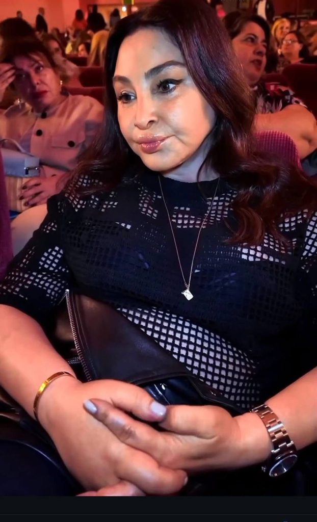 بالصور ظهور صادم لـ الفنانة إليسا خلال عرض مسرحية كارول سماحة بلبنان 4 الفنانة إليسا
