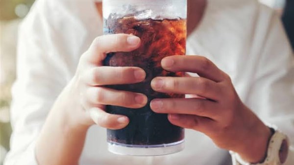 ازاى تتسلل المشروبات الغازية إلى كليتيك بعد إصابة شخص بأكثر من 30 حصوة كلوية 3 أضرار المشروبات الغازية