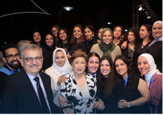 أول ظهور للدكتور نوال الدجوي بعد أزمتها بين التواضع والانكسار النبيل ولغه الجسد تكشف مالم تنطق به 1 نوال الدجوي