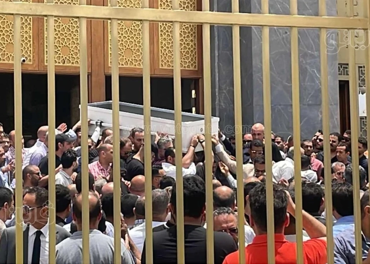 عاجل وفاة مفاجئة لـ فنان شاب منذ قليل أثناء لعب كرة القدم وصدمة داخل الوسط الفني 1 جنازة