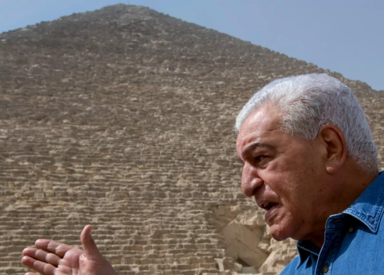 زاهي حواس يرد على الادعاءات المتعلقة بتدخل الكائنات الفضائية في إنشاء الأهرامات 1 حواس يحسم الجدل العارم بشأن الزئبق الأحمر