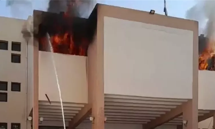 أول تعليق من التعليم عقب نشوب حريق بمدرسة الشيخ زايد الثانوية للبنات أثناء امتحانات نهاية العام 2025 1 حريق بمدرسة الشيخ زايد الثانوية للبنات أثناء امتحانات