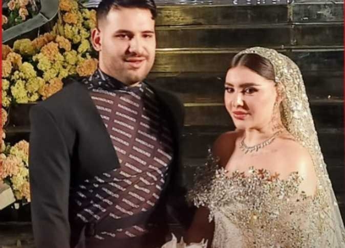 رسائل نارية بين زوجة مسلم وطليقته وتدخل الفنان يثير الجدل 1 مسلم وزوجته