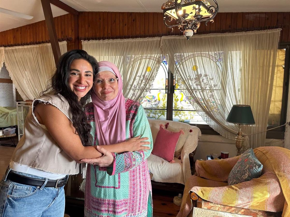 بالصورة مشيرة إسماعيل تقبل إعتذار آية سماحة وتكشف تفاصيل زيارتها لها 2 مشيرة إسماعيل تقابل الاعتذار