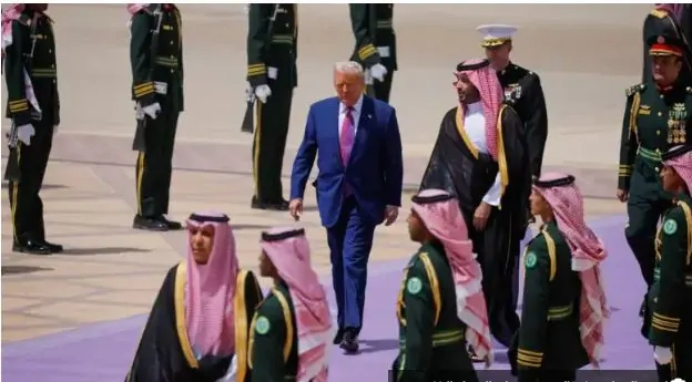 علاء مبارك يعلق على صورة ترامب مع أحمد الشرع و محمد بن سلمان 3 ترامب في السعودية