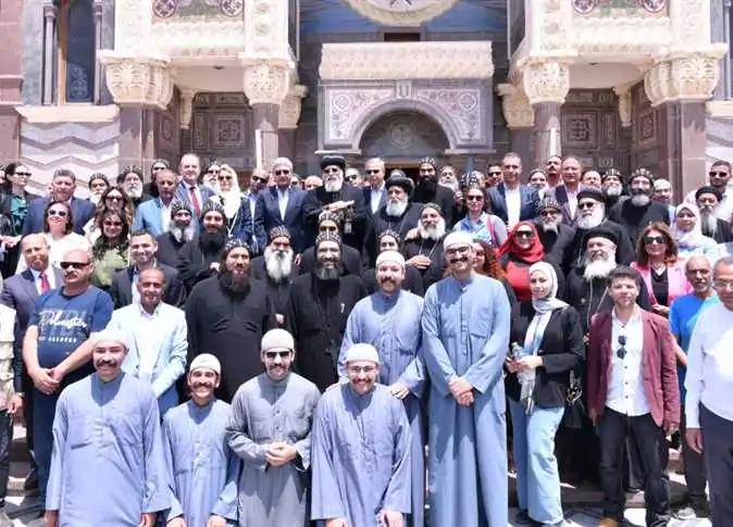 تفاصيل زيارة البابا تواضروس ووزير السياحة لمنطقة أبومينا الأثرية بـ الإسكندرية 3 6637f8c33d461c21d0d4ad25bab7957f XL 17