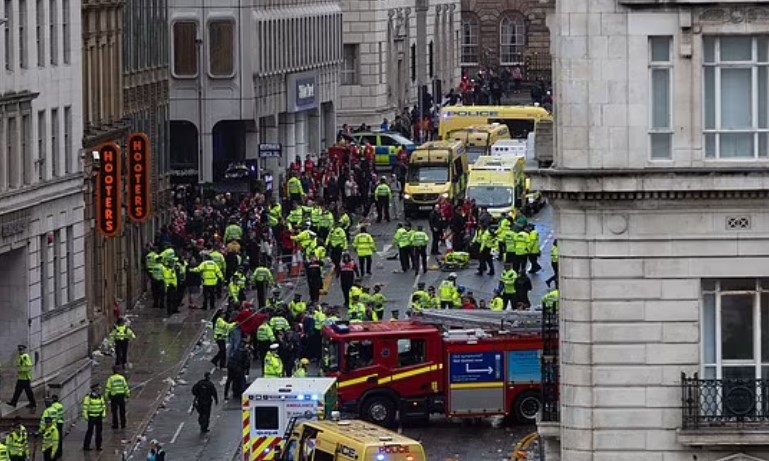 بيان عاجل من ليفربول بعد حادث دهس مشجعيها أثناء احتفالهم بالدوري الإنجليزي 2 بيان ليفربول