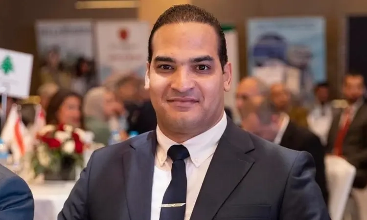 ضحايا مستريح السيارات يفجرون مفاجأة ناس دفعت ملايين من 2023 ويكشفون التفاصيل 1 ضحايا رجل أعمال مستريح السيارات شهير يصرخون