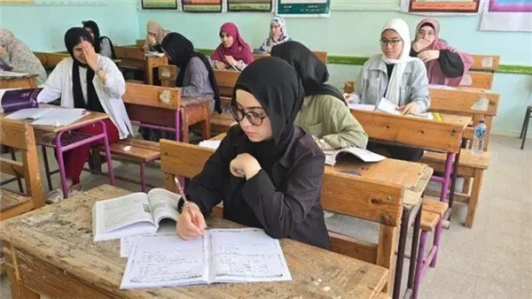 تحديد هوية الطالب المسئول عن تصوير امتحان اللغة العربية وغرفة العمليات بالثانوية العامة 2025 تكشف التفاصيل 2 تصوير امتحان اللغة العربية