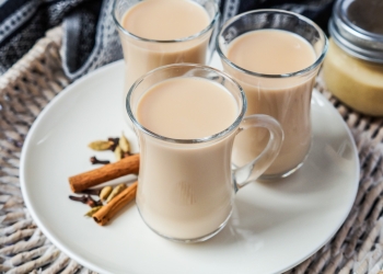 الشاي باللبن
