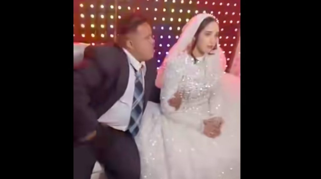 عروس الصالحية تكشف سر البكاء و تفاصيل زواجها من محمد مصاب متلازمة داون 2 بعد زفاف شاب بمتلازمة داون هل يجوز الزواج وكم سنة يعيش؟