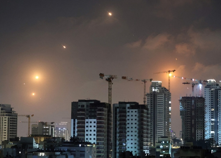 بالصور حجم الدمار في إسرائيل عقب ليلة قصف عنيفة بالصواريخ الإيرانية 1 حجم الدمار في إسرائيل