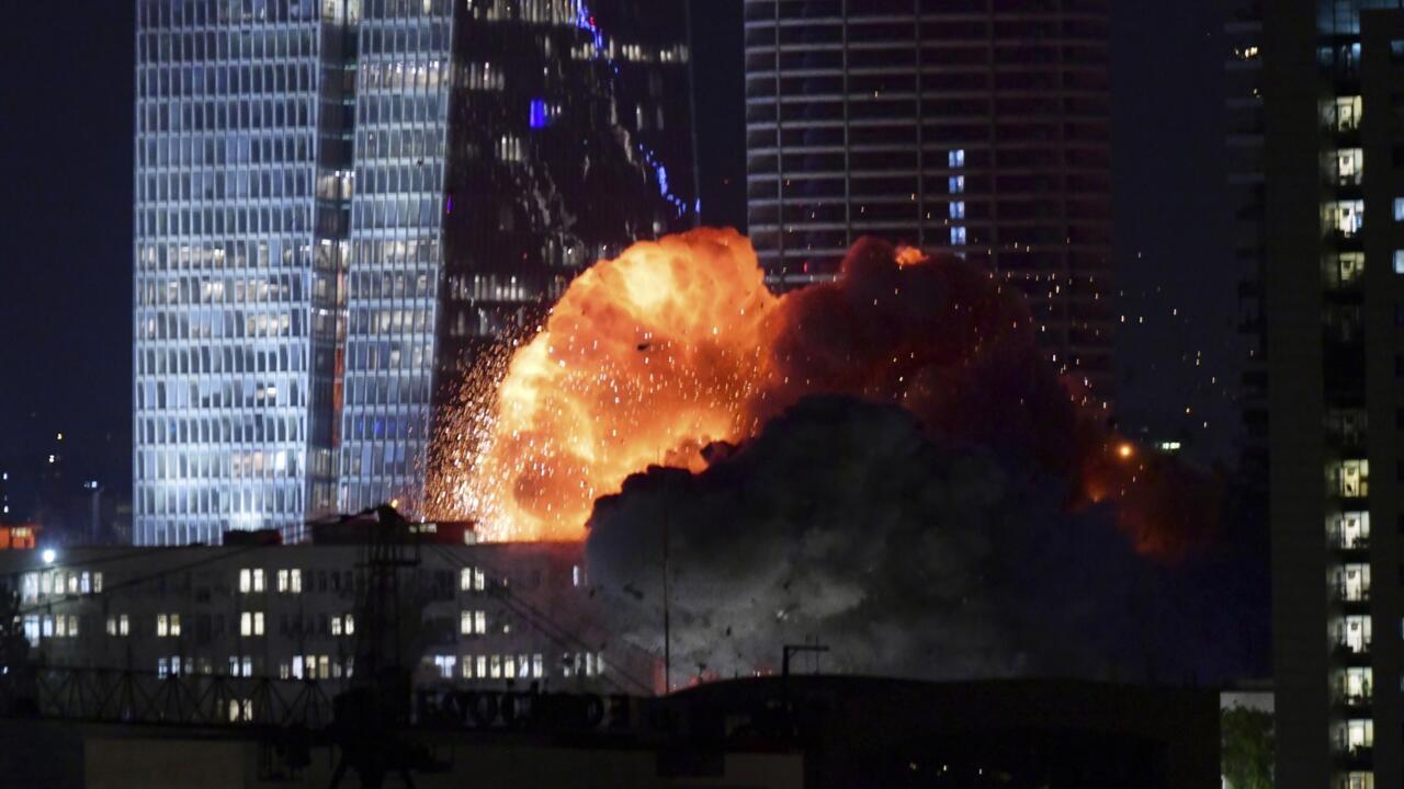 إسرائيل تفشل في إطلاق صاروق ويسقط في تل أبيب وردّ إيراني مكثف بالطائرات والصواريخ 2 هجمات مركبة على إسرائيل