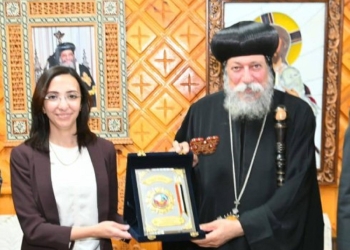 بالصور الدكتورة جاكلين عازر محافظ البحيرة ومدير الأمن يقدمان التهنئة للأنبا إيلاريون لتجليسه أسقف إيبارشية البحيرة وتوابعها 14 زيارة محافظ البحيرة لنيافة الأنبا إيلاريون