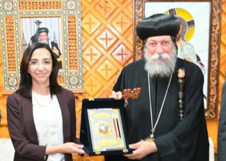 بالصور الدكتورة جاكلين عازر محافظ البحيرة ومدير الأمن يقدمان التهنئة للأنبا إيلاريون لتجليسه أسقف إيبارشية البحيرة وتوابعها 1 زيارة محافظ البحيرة لنيافة الأنبا إيلاريون