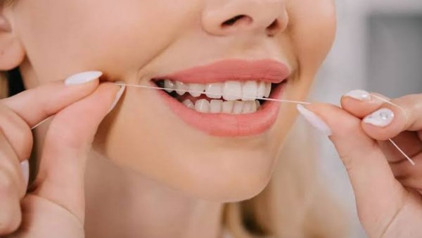 رائحة الفم الكريهة 6 أساليب فعالة للاستمتاع بنَفَس منعش على مدار اليوم 3 رائحة الفم الكريهة