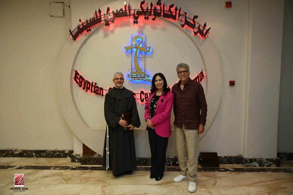 تعليق الدكتور خالد منتصر عن تكريم زوجته في المركز الكاثوليكي للسينما فخور بأنها خريجة مدرسة راهبات 3 الدكتور خالد منتصر عن تكريم زوجته