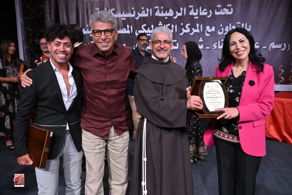 تعليق الدكتور خالد منتصر عن تكريم زوجته في المركز الكاثوليكي للسينما فخور بأنها خريجة مدرسة راهبات 4 الدكتور خالد منتصر عن تكريم زوجته