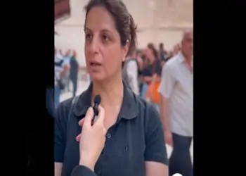 بالفيديو سيدة سورية عن شهداء تفجير كنيسة مار إلياس بدمشق حبة القمح تدفن وتنبت سنابل كثيرة 13 سيدة سورية عن شهداء تفجير كنيسة مار إلياس