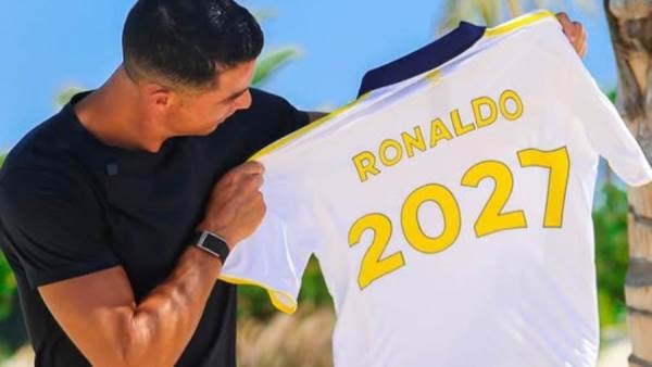 بـ حصة في النادي ونصف مليار إسترليني كريستيانو رونالدو يُجدد عقده مع النصر السعودي حتى 2027 1 رونالدو