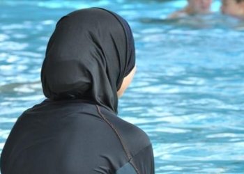السلطات السورية تلزم النساء بارتداء البوركيني في الشواطئ
