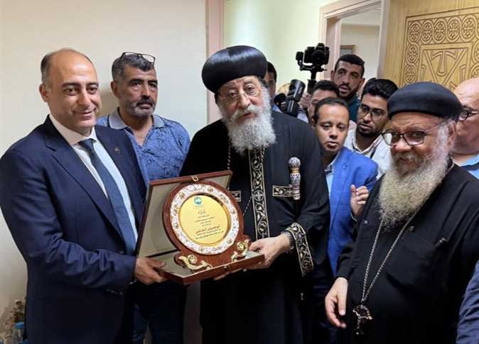 بالصور تفاصيل زيارة وفد برلماني لقداسة البابا تواضروس في كنيسة الملاك روفائيل بالإسكندرية 1 البابا تواضروس الثاني