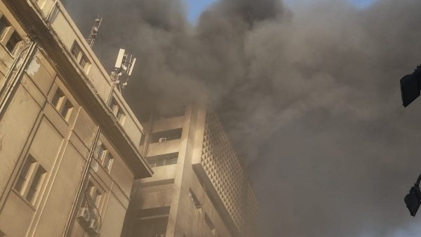 فجأة المنطقة كلها أسودت حريق سنترال رمسيس لحظات من الذعر وروايات شهود العيان 1 تداعيات حريق سنترال رمسيس
