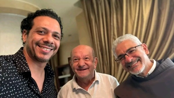 بالصور أول ظهور للفنان القدير لطفي لبيب بعد خروجه من المستشفى 1 لطفي لبيب