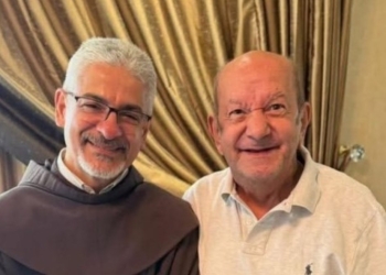 أسرته رفضت إجراء عملية جراحية له أسرار الأيام الأخيرة في حياة لطفي لبيب يكشفها الأب بطرس دانيال 12 لطفي لبيب والأب بطرس