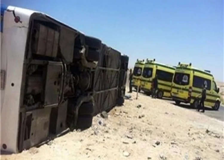 بالصور تفاصيل حادث انقلاب أتوبيس نقل جماعي إيه اللي حصل في طريق أسيوط الصحراوي 1 حادث انقلاب أتوبيس