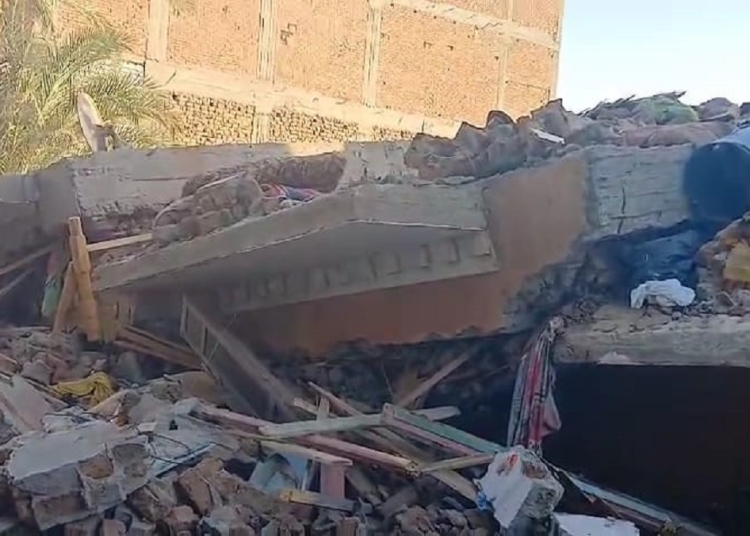 بالصور انهيار منزل بأسيوط ومصرع أب ونجله وإصابة 3 1 انهيار منزل بأسيوط