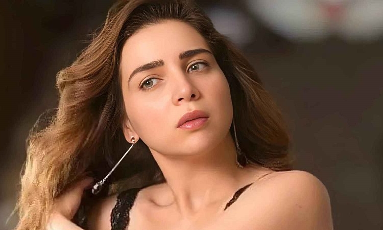 لأول مرة مي عز الدين تكشف تفاصيل معاناتها بعد رحيل والدتها 1 تصريحات الفنانة مي عز الدين