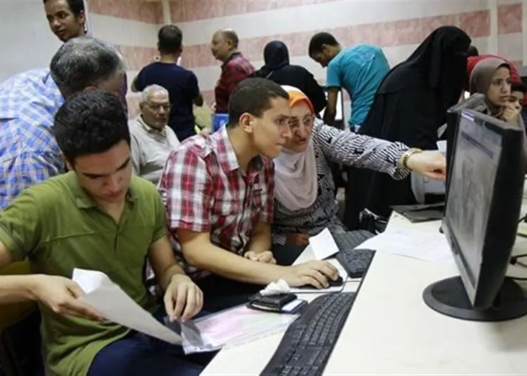 الأجهزة الأمنية تكشف تفاصيل القبض على الطالبة المتهمة بتغيير رغبات تنسيق كليات زميلتها دون علمها 1 الطالبة المتهمة بتغيير رغبات