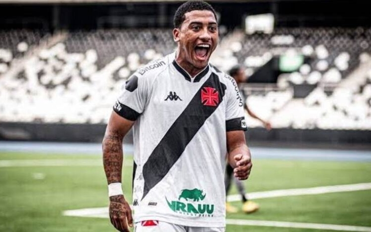 الزمالك يبهر جماهيره ويعلن تعاقده رسميًا مع البرازيلي خوان ألفينا لمدة 4 مواسم 1 البرازيلي خوان ألفينا بيزيرا