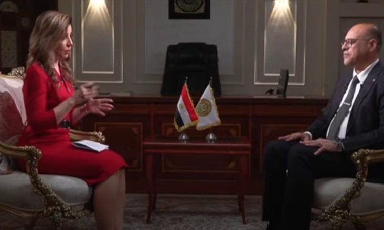 مفاجأة مدوية يفجرها وزير العمل بشأن استمارة 6 في قانون العمل الجديد 1 وزير العمل