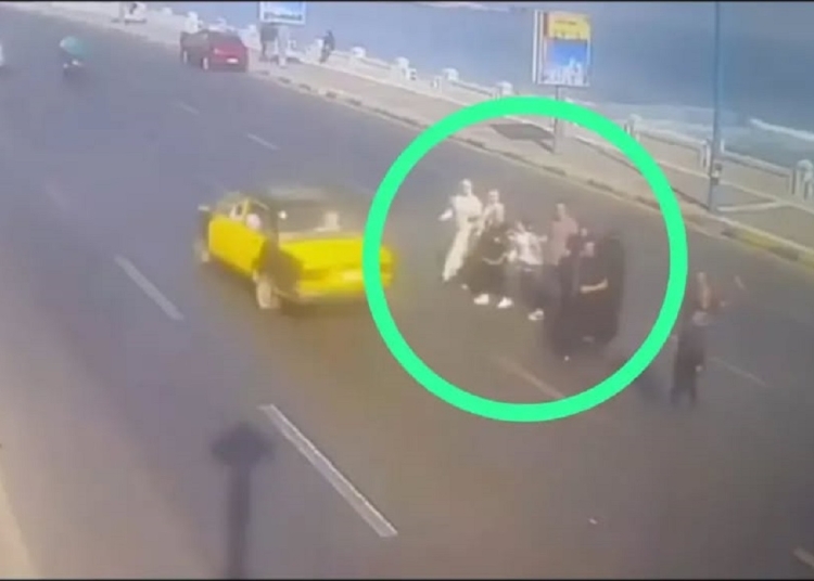 تفاصيل حادث كورنيش الشاطبي المروع مأساة مروعة هزّت الإسكندرية شهود عيان يكشفون اللحظات الأخيرة 1 حادث كورنيش الشاطبي