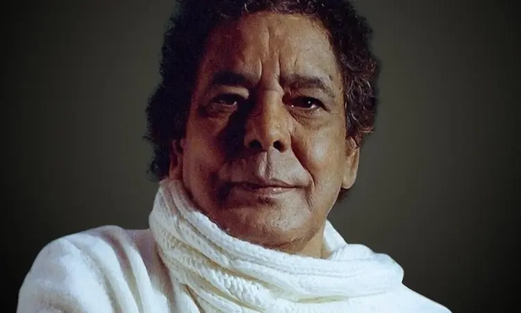 كشف تفاصيل نقل الكينج محمد منير للمستشفى عقب تعرضه لأزمة صحية 1 محمد منير: "عن عبلة كامل