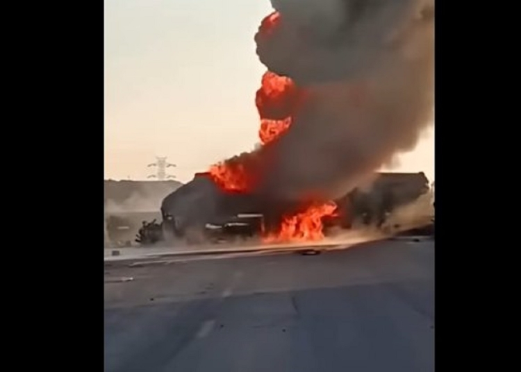 بالصور حريق سيارة مواد بترولية على الطريق الإقليمى 1 حريق سيارة مواد بترولية