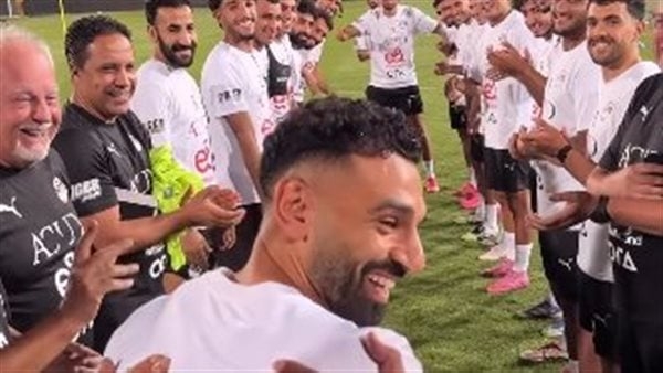 تكريم رمزي بممر شرفي للأسطورة محمد صلاح في معسكر منتخب مصر 1 محمد صلاح مع الفراعنة