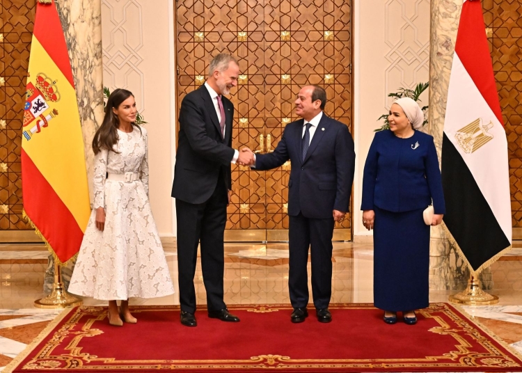 بالصور تفاصيل جولة الرئيس السيسي وقرينته وملك وملكة إسبانيا بمنطقة الأهرامات 1 الرئيس السيسي وقرينته وملك وملكة إسبانيا