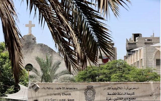 صمود مسيحي في غزة لن نرحل عن كنائسنا حتى لو كان الموت مصيرنا 1 المسيحيون في غزة