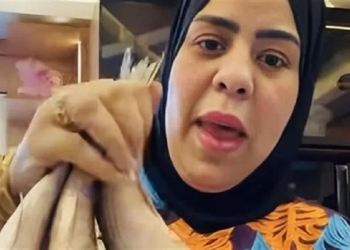 أم مكة تواجه مصيرها قصة أشهر بائعي فسيخ وصل دخلها اليومي إلى 120 ألف جنيه 6 أم مكة أشهر بائعي الأسماك المملحة