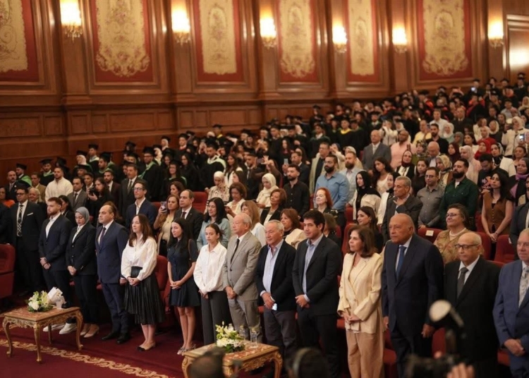 بالصور الجامعة البريطانية تمنح السيدة يسرية لوزا والدة نجيب ساويرس الدكتوراه الفخرية 1 منح السيدة يسرية لوزا الدكتوراه الفخرية