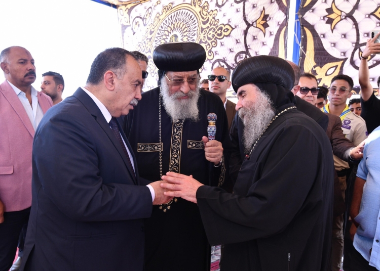 بالصور جولة البابا تواضروس الثاني في حي المعلمين بمدينة أسيوط زيارة كنيستين وافتتاح مدرسة جديدة ووضع حجر أساس مستشفى 1 جولة البابا تواضروس الثاني في حي المعلمين