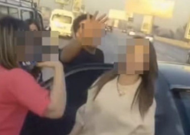 بالصور تفاصيل القبض على شابين وفتاتين بسبب فعل مشين على على الطريق العام وهذه عقوبتهم طبقا للقانون 1 القبض على شابين وفتاتين